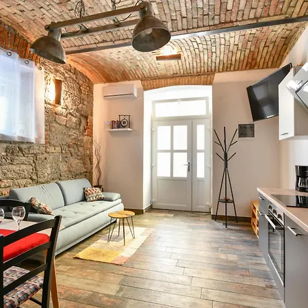 Rosenberger, Center With Parking