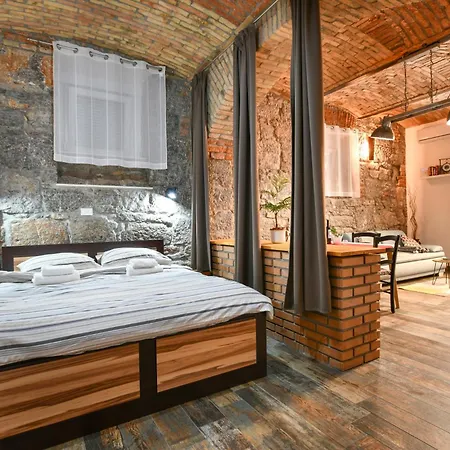 Rosenberger, Center With Parking *