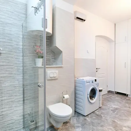 Rosenberger, Center With Parking * Opatija