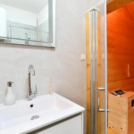 Rosenberger, Center With Parking * أوباتيا