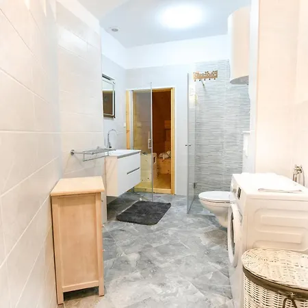 Rosenberger, Center With Parking *