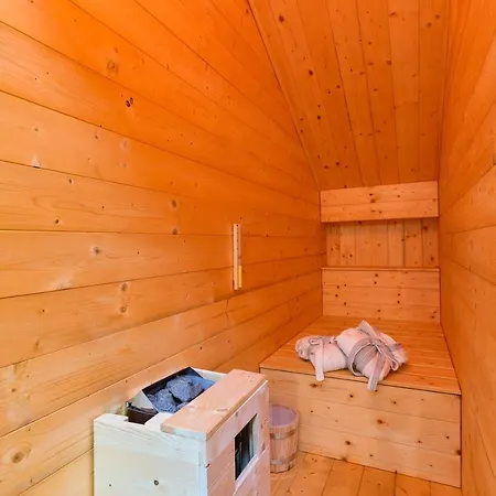 Rosenberger, Center With Parking *