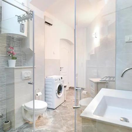 Rosenberger, Center With Parking *