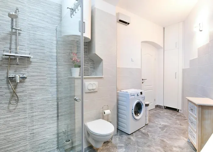 Rosenberger, Center With Parking *