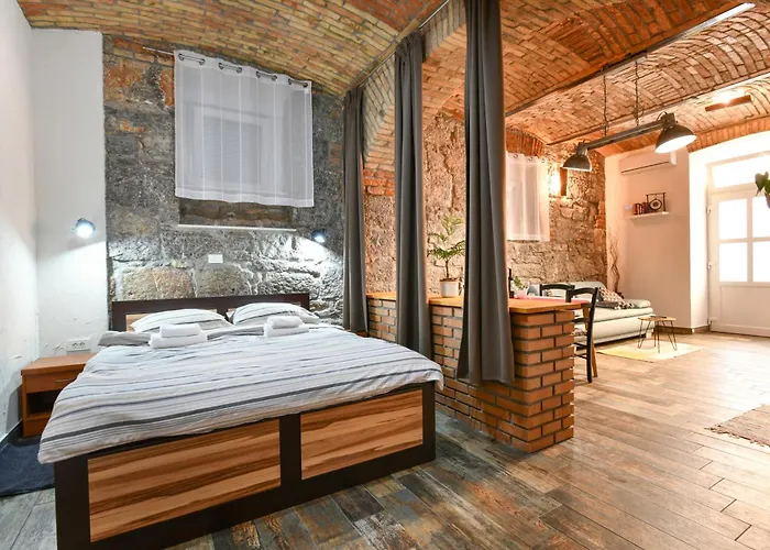 Rosenberger, Center With Parking *