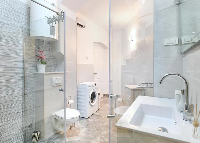 Rosenberger, Center With Parking *