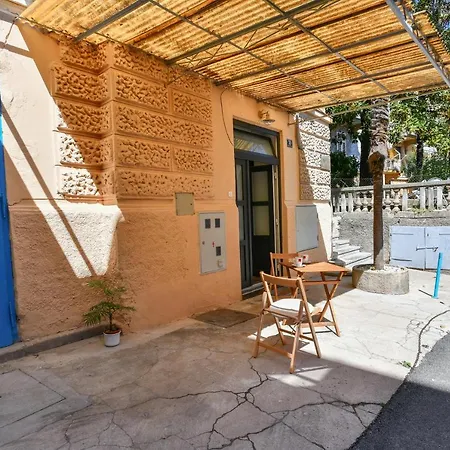 Rosenberger, Center With Parking *