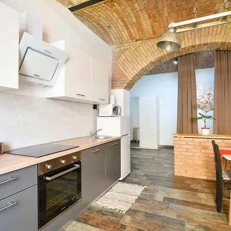 Rosenberger, Center With Parking Apartman Abbázia