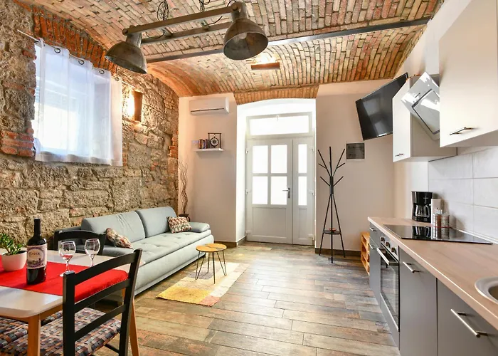 Rosenberger, Center With Parking