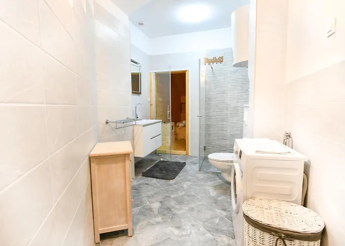 Rosenberger, Center With Parking *